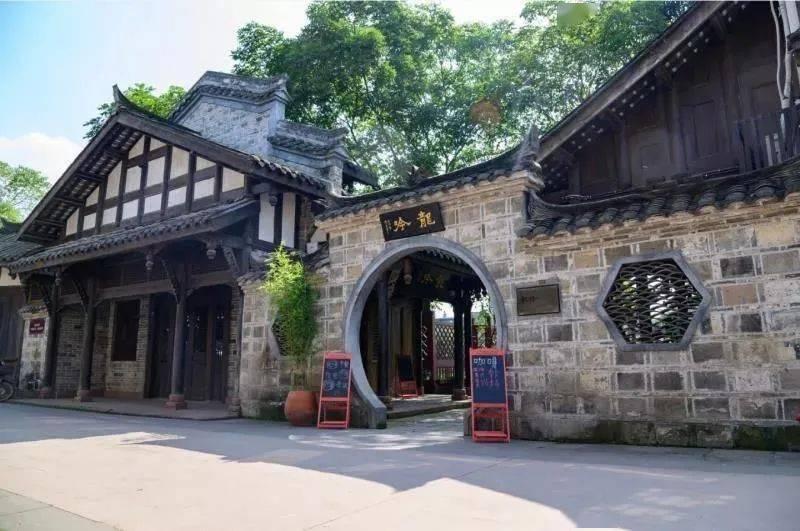 老人乘车突发疾病 多方接力成功施救